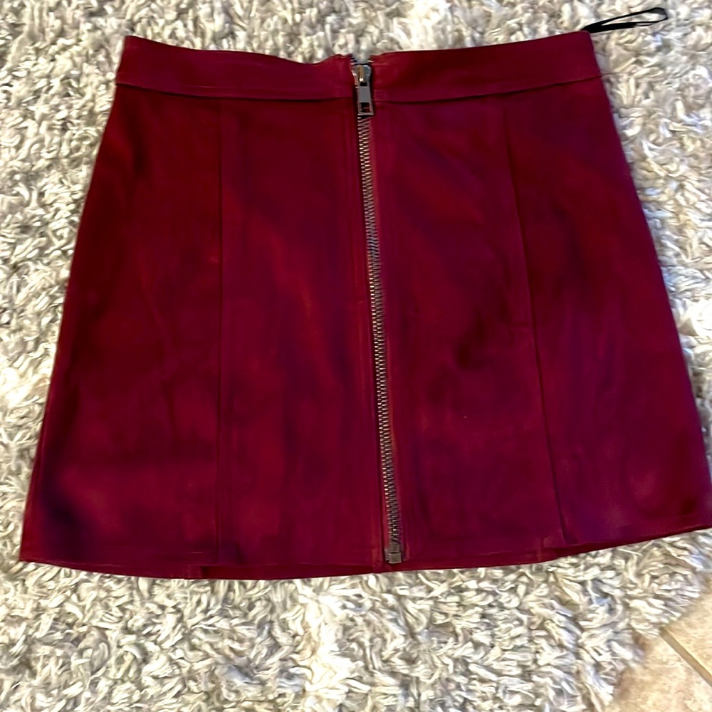 Short skirt, zipper in front